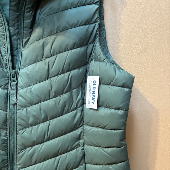 Old Navy Active Puffer Green Water Resistant Full Zip Vest Size M NWT - Picture 4 of 9